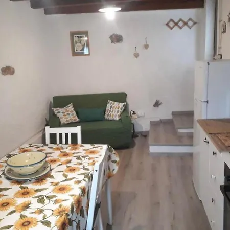Nonnamelia - Casa Dei Cuori Farm stay Nasino